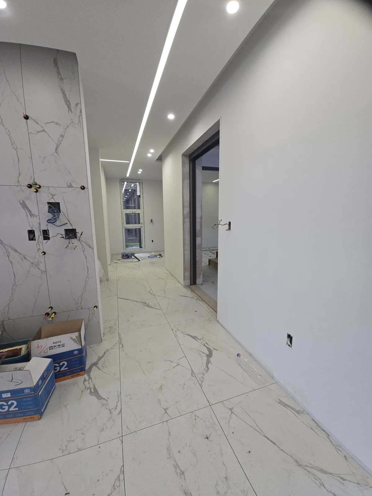 용인 복합 상업시설 로비 타일 시공 현장